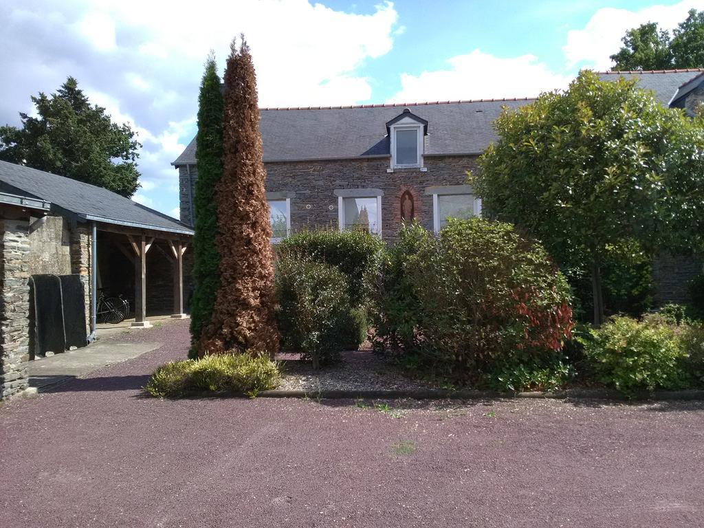 לינה וארוחת בוקר Saint-Martin-sur-Oust Popote Et Polochon מראה חיצוני תמונה